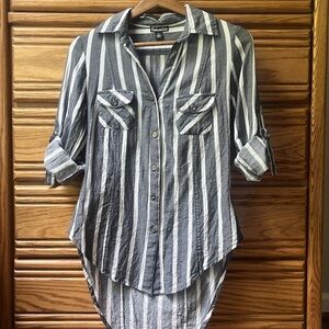 Fashion Web • Women's Striped Gray & White Button Down Shirt • Size Small S